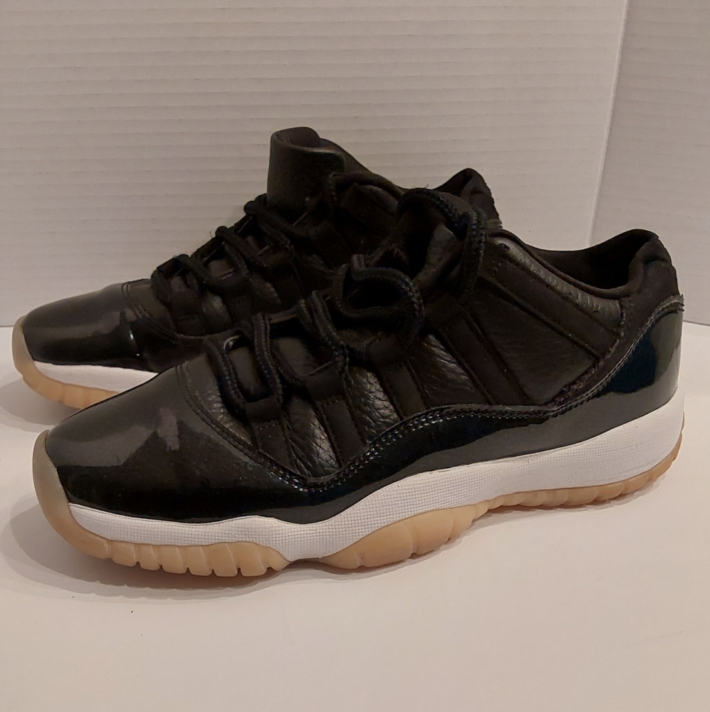 JORDAN 11 72-10- 6M/7.5W PREOWNED LIGHTLY WORN